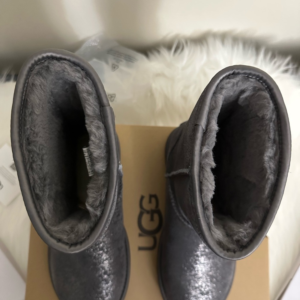 🆕 UGG Short Gray Matte Marble Boots - Size: 6 - Picture 6 of 13